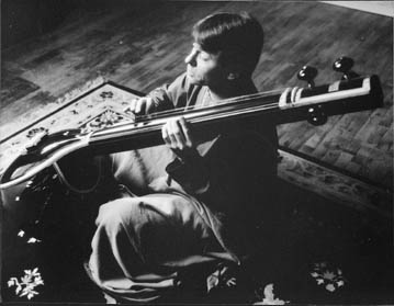 Steve Davis singing with accompaniment on Tanpura